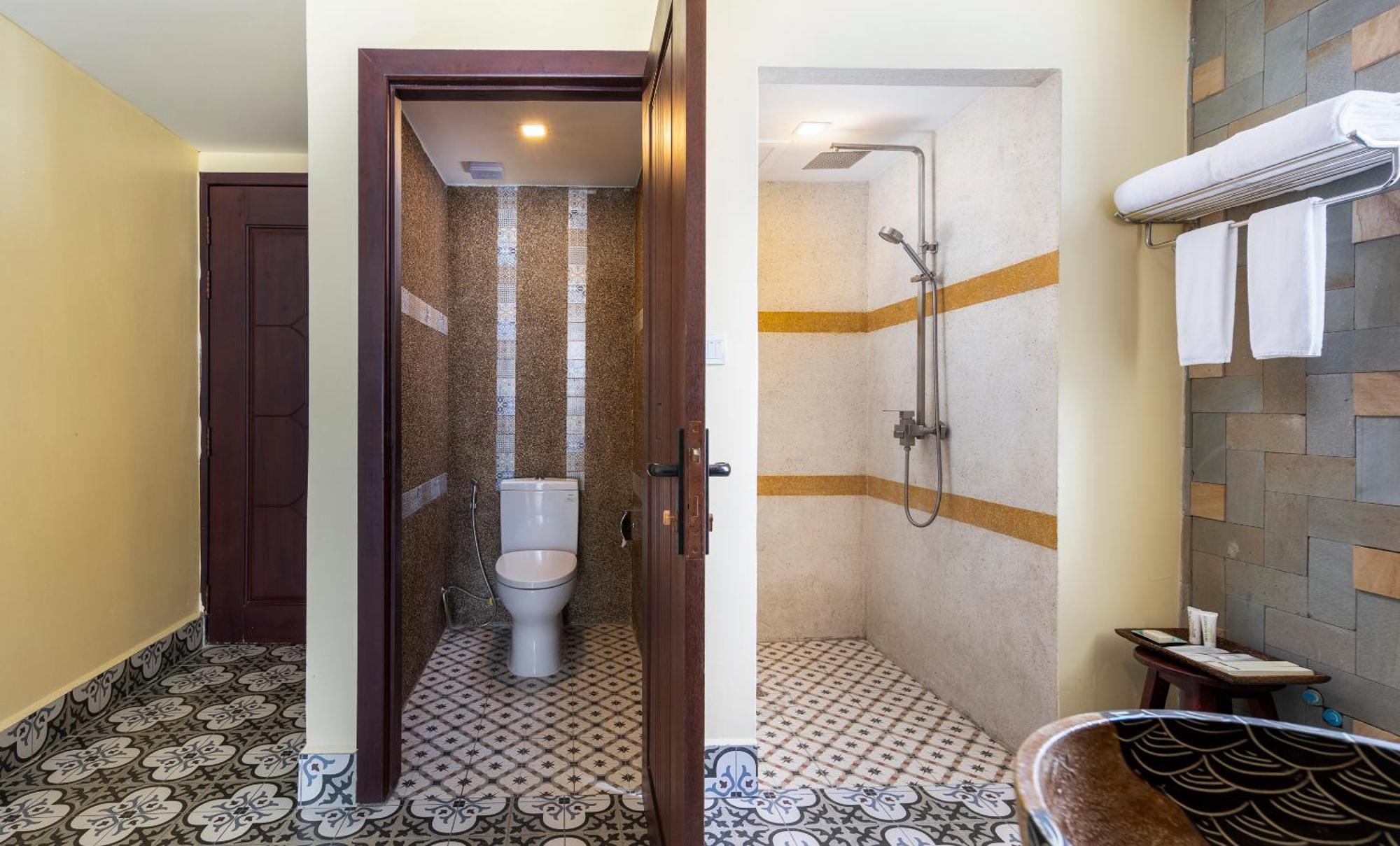Arison Hotel Phnom Penh Esterno foto