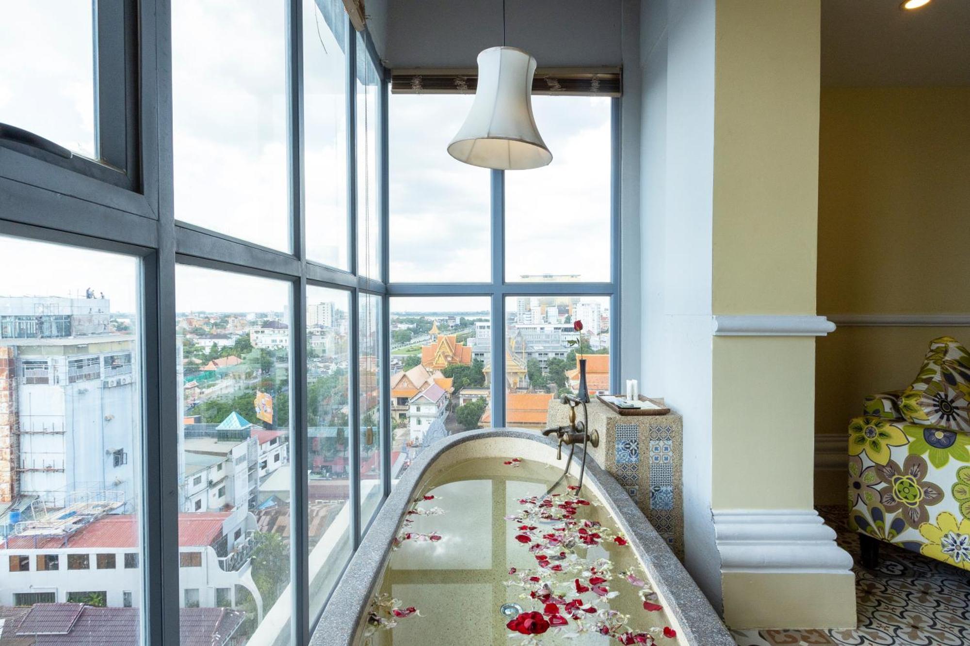 Arison Hotel Phnom Penh Esterno foto
