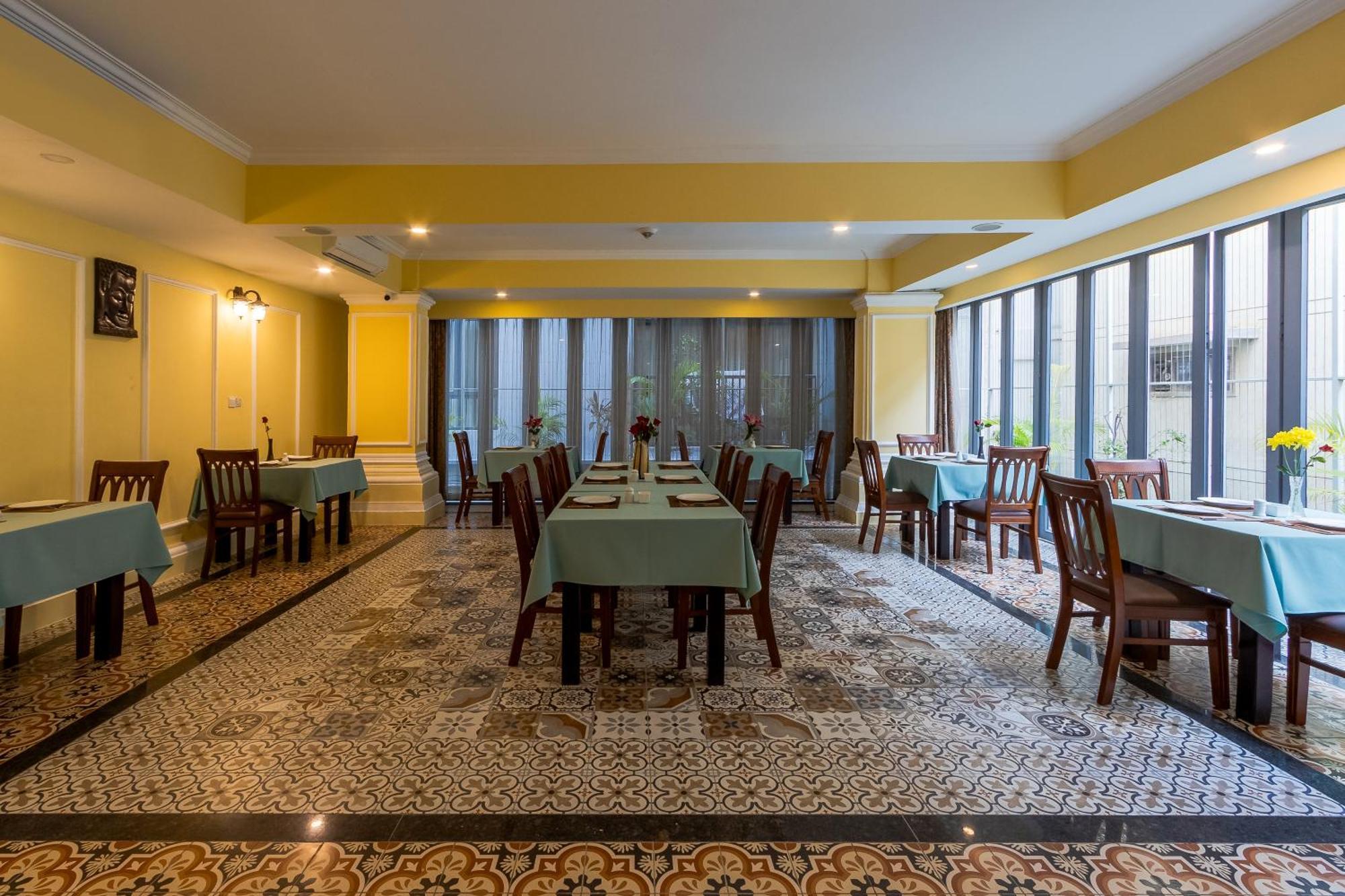 Arison Hotel Phnom Penh Esterno foto